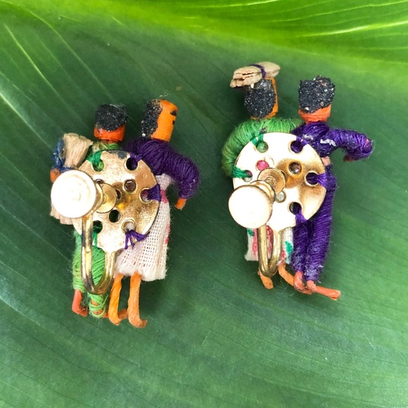 Rare Vintage Handmade Tiny People Clip on Earrings - Picture 4 of 6